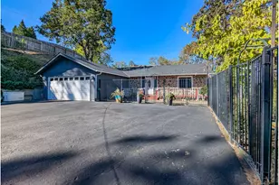 516 SE Colorado Dr, Roseburg, OR 97470 - Photo 2