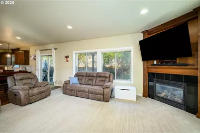 398 SW Mt Mazama St, McMinnville, OR 97128 - Photo 14