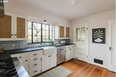 1128 NE Knott St, Portland, OR 97212 - Photo 16