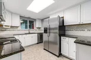 16540 SW Royalty Pkwy, Portland, OR 97224 - Photo 12