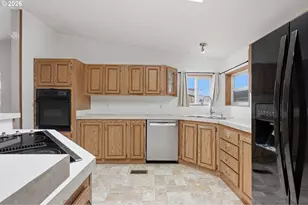 1000 S McKern Ct, Newberg, OR 97132 - Photo 16