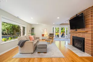 2015 Eastwood Ln, Eugene, OR 97401 - Photo 6