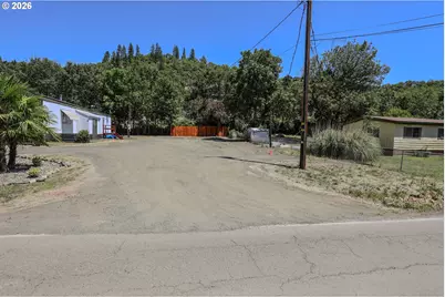 3817 Hooker Rd, Roseburg, OR 97470 - Photo 4