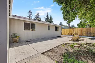 15893 NE Holladay St, Portland, OR 97230 - Photo 36