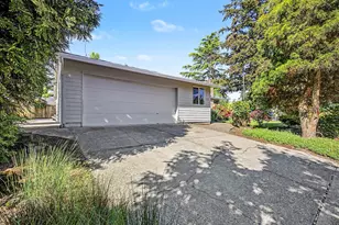 15893 NE Holladay St, Portland, OR 97230 - Photo 4