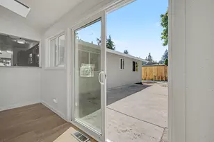 15893 NE Holladay St, Portland, OR 97230 - Photo 14