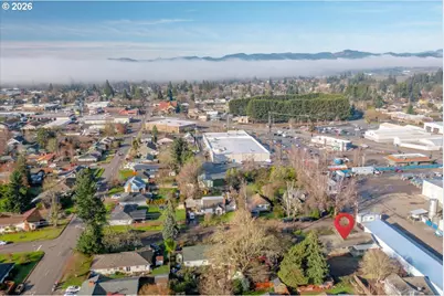 2014 NE Galloway St, McMinnville, OR 97128 - Photo 8