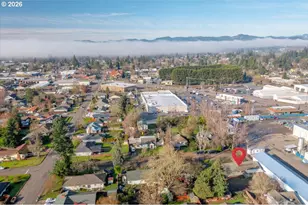 2014 NE Galloway St, McMinnville, OR 97128 - Photo 8