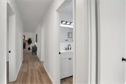 2014 NE Galloway St, McMinnville, OR 97128 - Photo 32