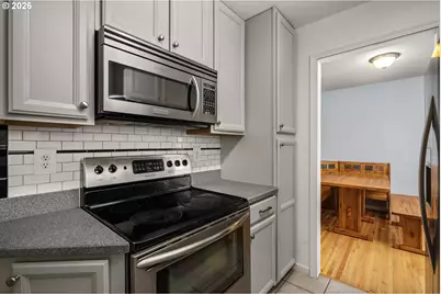 9006 SE Clay St, Portland, OR 97216 - Photo 14