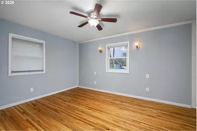 9006 SE Clay St, Portland, OR 97216 - Photo 16