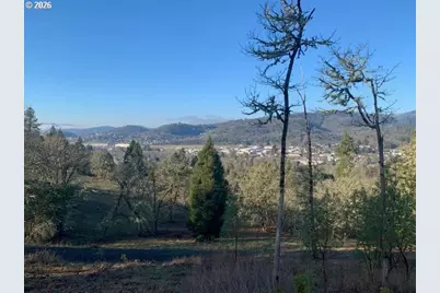 1 NE Pearce Rd #1, Roseburg, OR 97470 - Photo 4