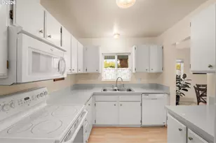 17753 NW Lakeway Ct, Beaverton, OR 97006 - Photo 8