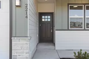 2221 E Juniper Cir, La Center, WA 98629 - Photo 4