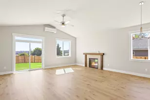 2221 E Juniper Cir, La Center, WA 98629 - Photo 18