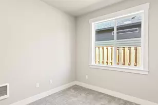 2221 E Juniper Cir, La Center, WA 98629 - Photo 30
