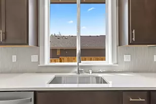 2221 E Juniper Cir, La Center, WA 98629 - Photo 12