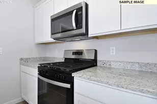 1122 Parkside Ave, Woodburn, OR 97071 - Photo 10