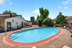627 N Hayden Bay Dr, Portland, OR 97217 - Photo 26