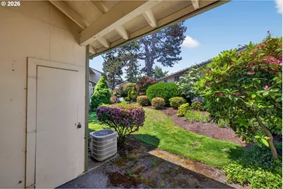 627 N Hayden Bay Dr, Portland, OR 97217 - Photo 16