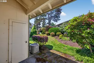 627 N Hayden Bay Dr, Portland, OR 97217 - Photo 16