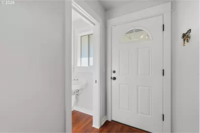 627 N Hayden Bay Dr, Portland, OR 97217 - Photo 2