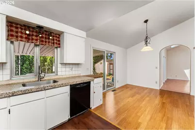 11064 SE Market St, Portland, OR 97216 - Photo 8
