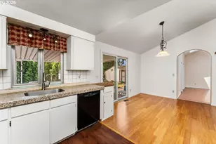 11064 SE Market St, Portland, OR 97216 - Photo 8