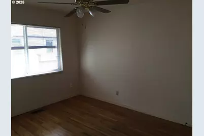 5215 N Willis Blvd, Portland, OR 97203 - Photo 10