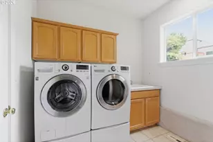 15849 SE Ogden Dr, Portland, OR 97236 - Photo 24
