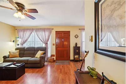 9934 N Central St, Portland, OR 97203 - Photo 4