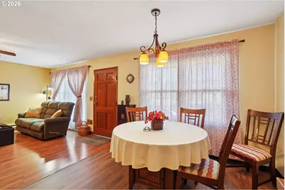 9934 N Central St, Portland, OR 97203 - Photo 8