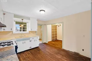 948 SW Maple St, Dallas, OR 97338 - Photo 8