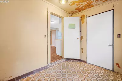 948 SW Maple St, Dallas, OR 97338 - Photo 14