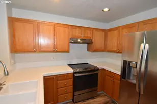 1381 NE Kinney St, Hillsboro, OR 97124 - Photo 8