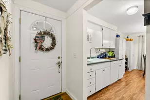 1147 W 11th Alley, Eugene, OR 97402 - Photo 8