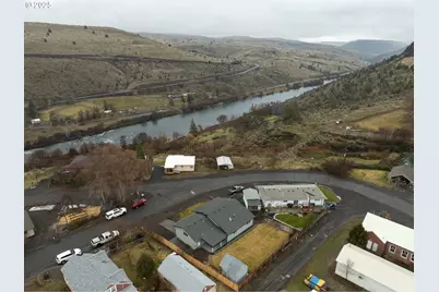 624 Staats Ave, Maupin, OR 97037 - Photo 26