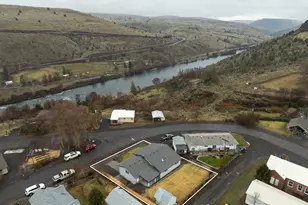 624 Staats Ave, Maupin, OR 97037 - Photo 1