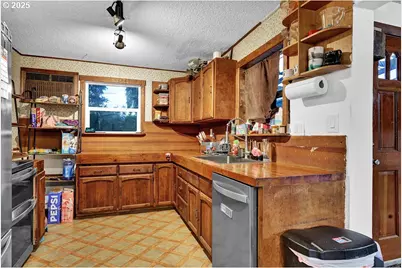 154 37th St, Springfield, OR 97478 - Photo 16