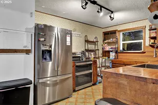 154 37th St, Springfield, OR 97478 - Photo 12