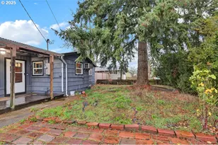 154 37th St, Springfield, OR 97478 - Photo 4