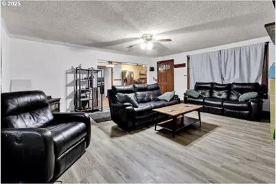 154 37th St, Springfield, OR 97478 - Photo 8