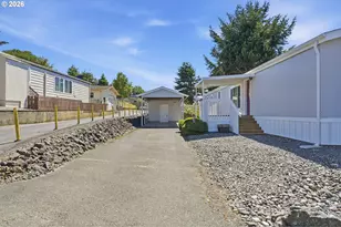 1240 Embarcadero Cir, Coos Bay, OR 97420 - Photo 18