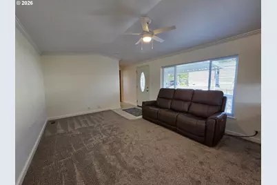 1240 Embarcadero Cir, Coos Bay, OR 97420 - Photo 2