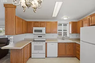 1240 Embarcadero Cir, Coos Bay, OR 97420 - Photo 4