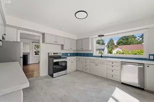 2034 NE Junior St, Portland, OR 97211 - Photo 8