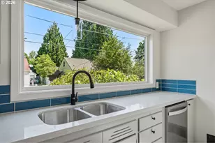 2034 NE Junior St, Portland, OR 97211 - Photo 10
