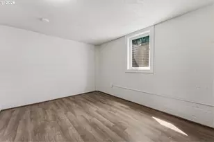 2034 NE Junior St, Portland, OR 97211 - Photo 24