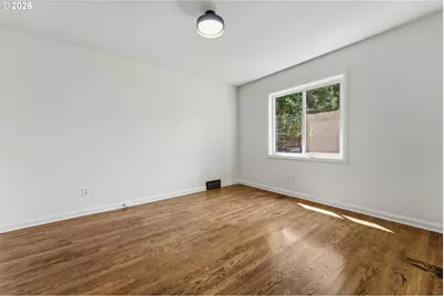 2034 NE Junior St, Portland, OR 97211 - Photo 14