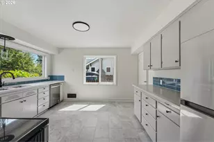 2034 NE Junior St, Portland, OR 97211 - Photo 12